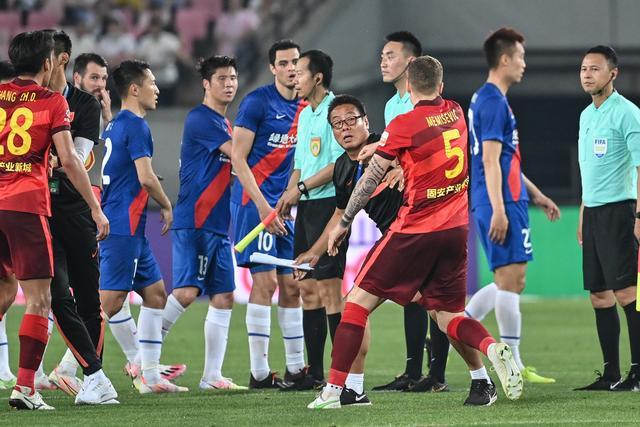 2026年梅西vs1986年马拉多纳对阵英格兰数据：进球0-2，助攻2-0